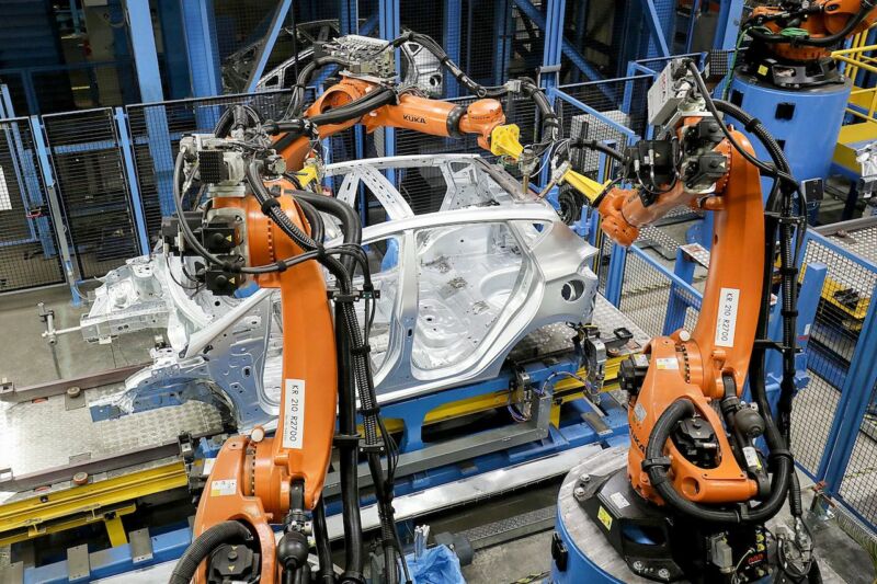  Ford’s ever-smarter robots are speeding up the assembly line